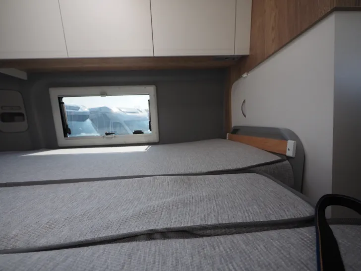 Fahrzeugbild Clever Spirit, Skyroof, D+E Heizung, 6m-Längsbetten #18