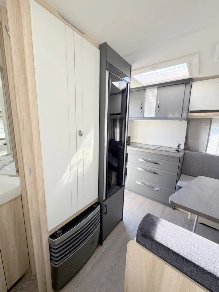Fahrzeugbild Hobby De Luxe 400 SFe *ABVERKAUF* #17