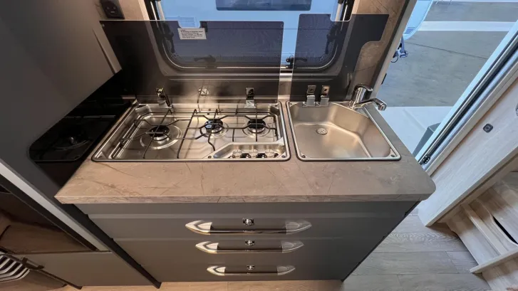 Fahrzeugbild Hobby De Luxe 490 KMF #11