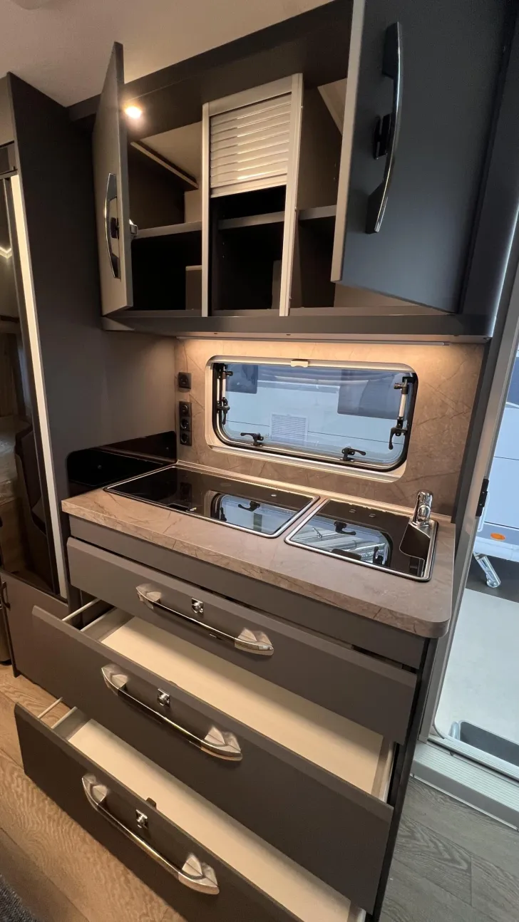 Fahrzeugbild Hobby De Luxe 490 KMF #12
